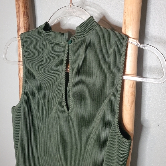 Jack by BB Dakota Keyhole top Small - Picture 7 of 8